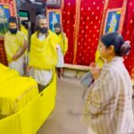 devi chitralekha meeting maharaj ji