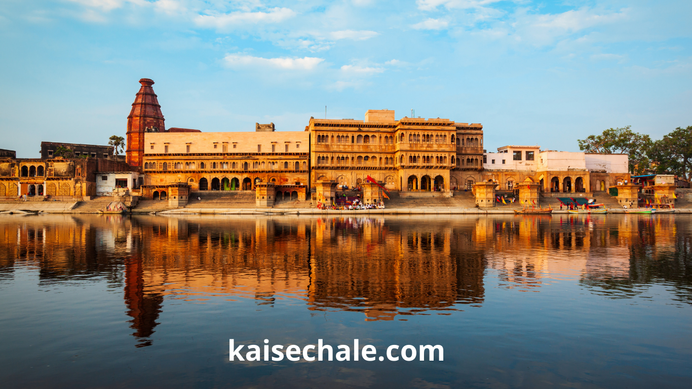 वृंदावन में लंबा रहने का सच: कहां रहें और धोखे से कैसे बचें