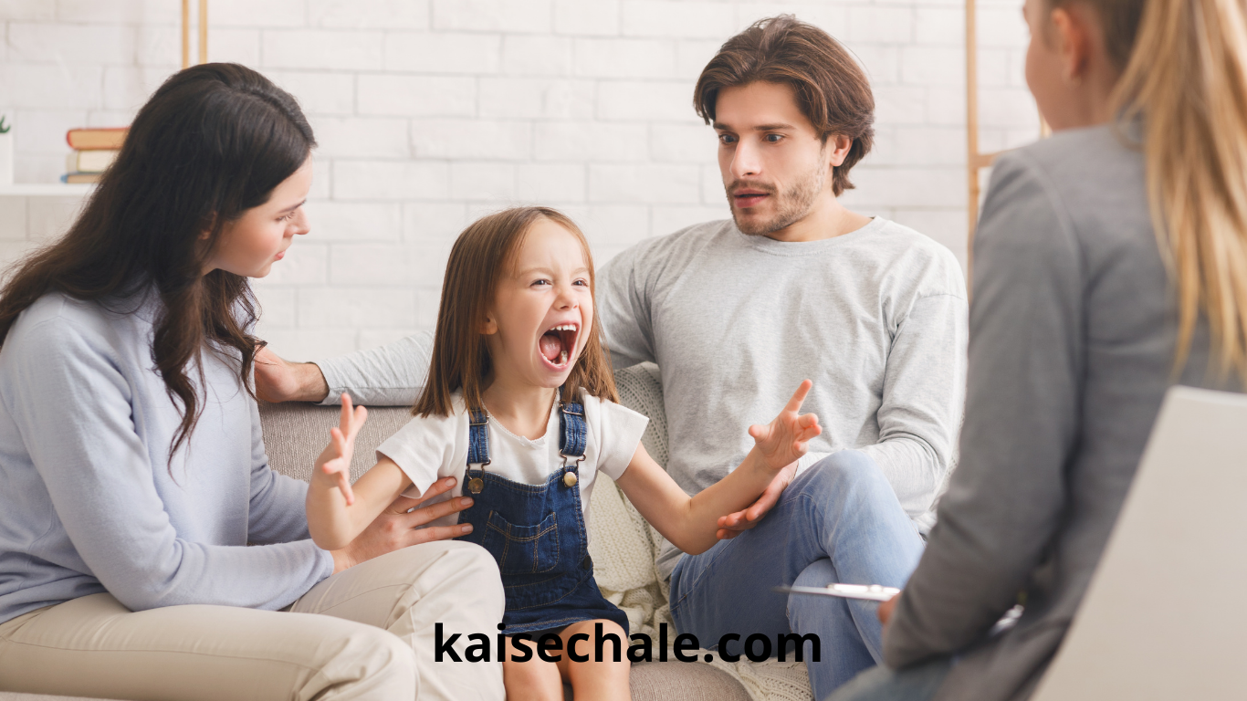 यूएस और यूके में बच्चों को डांटना: माता‑पिता की परेशानियाँ और सख़्त कानून