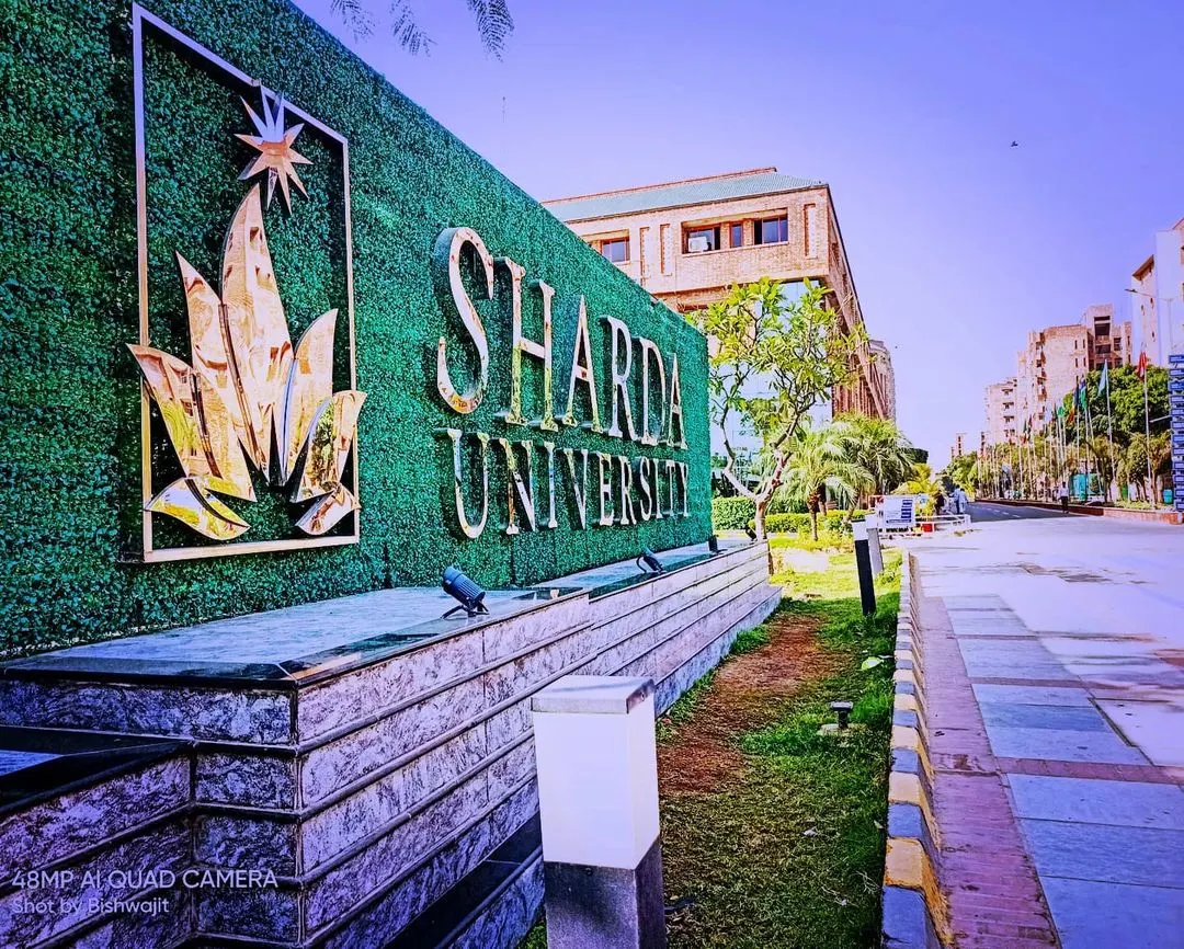 शारदा यूनिवर्सिटी में प्लेसमेंट्स पर परप्लेक्सिटी से पूछा तो उसने जो खोजा वो था दिलचस्प, पेरेंट्स जरुर पढ़े